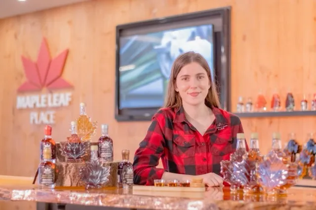 Guide offering maple syrup tastings at Maple Leaf Place Niagara
